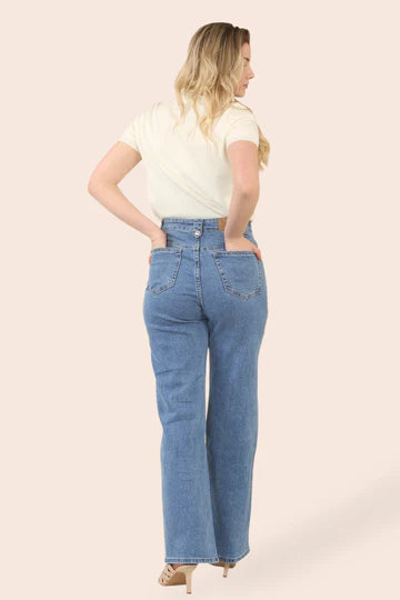 Wide Leg Two Front Pocket Vintage Wash Voggo Jeans