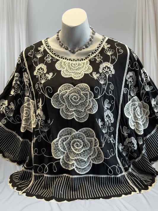 Ramona - Black Embroidery Flower Scallop Blouse