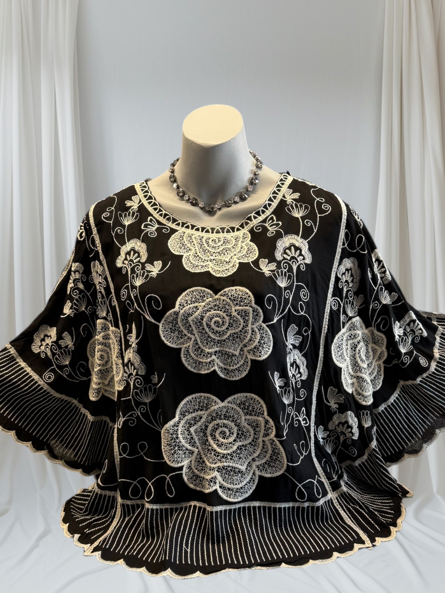 Ramona - Black Embroidery Flower Scallop Blouse