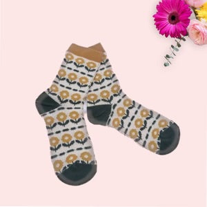 Daisy Flower Pattern Socks - Mustard and Green