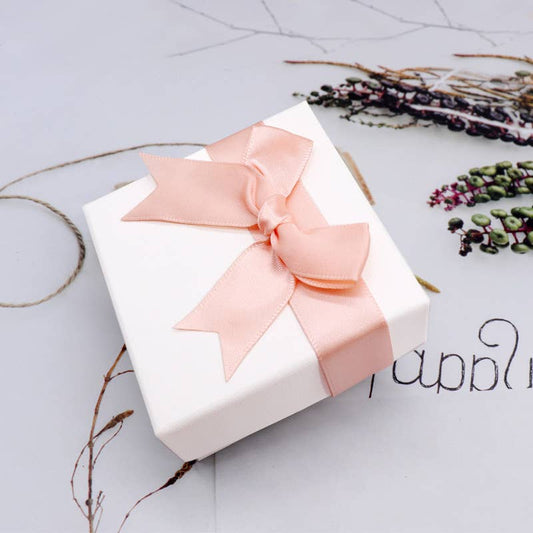 BAG002 small Jewellery gift box with bow detail: White with Pink Bow