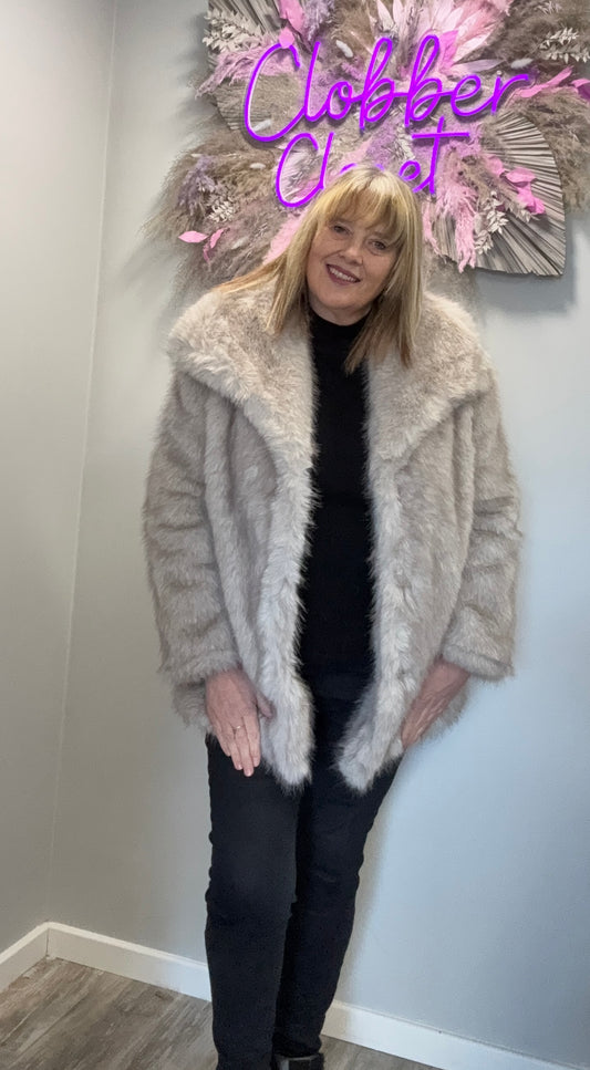Luxury Faux Fur Coat in Grey